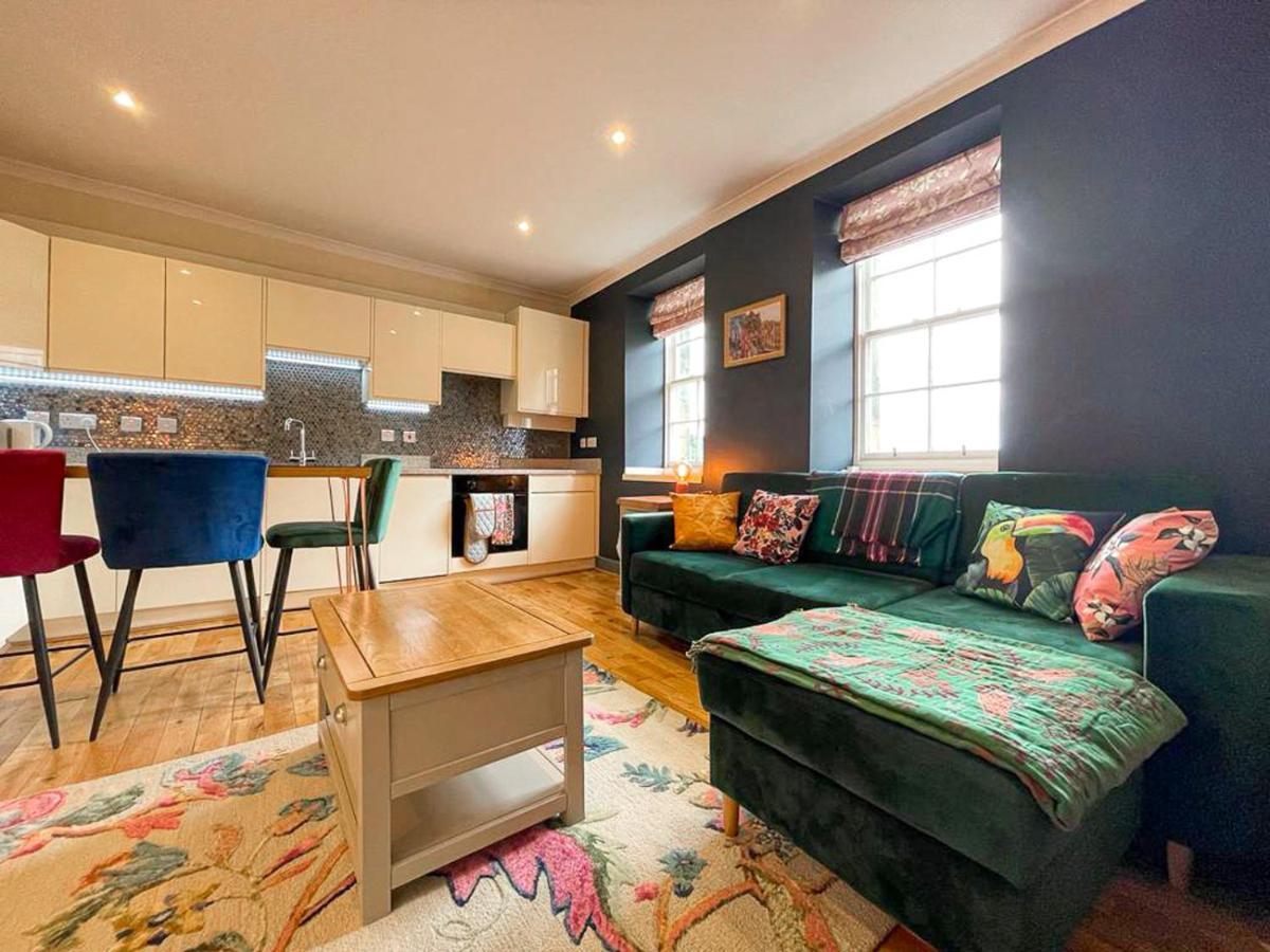 Lively & Energetic 2br On The Royal Mile * Эдинбург